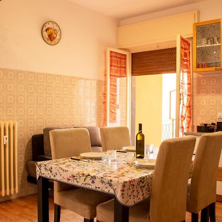 Апартаменти Posto Auto Gratuito Relax A 30 Metri Dal Mare Ріва-Ліґуре Екстер'єр фото